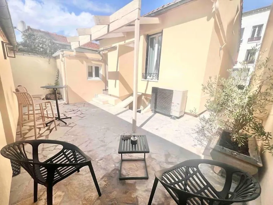 Appartement Esprit Industriel Gentilly 0*,  France